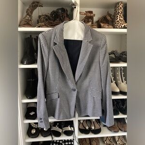 - “Zara Basic” Blazer